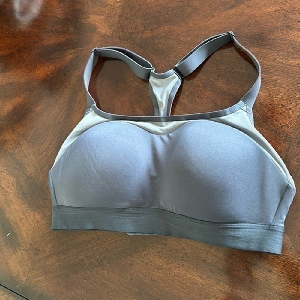 Brooks sports bra size small